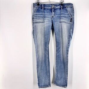 Silver Jeans Boyfriend Super Stretch Medium Wash Engraved Button Light Wash